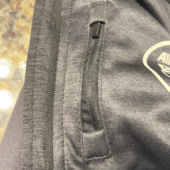 Black running jacket - Picture 4 of 5